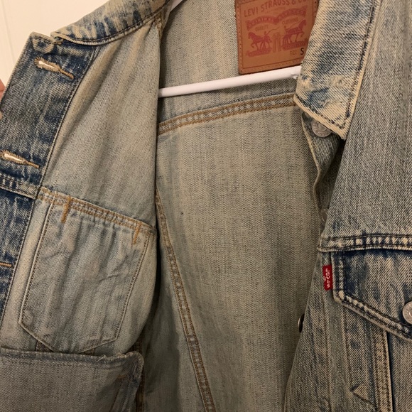 Levi’s Jean Jacket (Women’s) - Picture 7 of 11